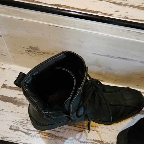 Mens zip boots, black w/ red sole, size 11.5 - Picture 6 of 8